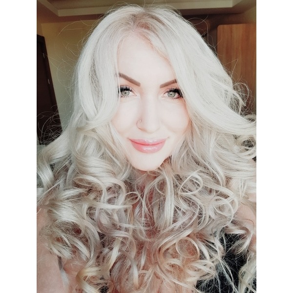 Leona
