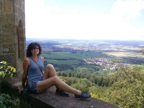 Tania Tania