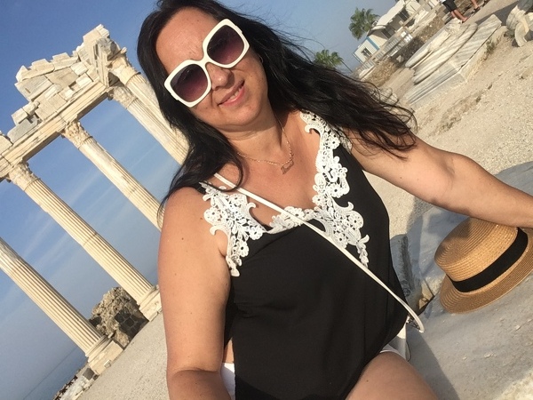 Irena Irena